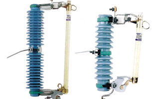 雷爾沃電器有限公司以高壓電器產(chǎn)品作為自己的核心產(chǎn)業(yè)，以產(chǎn)品設(shè)計為主導(dǎo)，主要研發(fā)生產(chǎn)戶內(nèi)外高壓真空斷路器，高壓負(fù)荷開關(guān)，隔離開關(guān)，熔斷器，互感器，避雷器，接地開關(guān)，六氟化硫開關(guān)等產(chǎn)品。產(chǎn)品廣泛應(yīng)用于各等級電網(wǎng)，風(fēng)能發(fā)電廠，太陽能發(fā)電廠，核電，水電等領(lǐng)域。今天雷爾沃作為高壓熔斷器的生產(chǎn)廠家來告訴你：高壓熔斷器型號含義及組成，讓你對高壓熔斷器有個新的認(rèn)識。