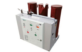 vs1戶內(nèi)真空斷路器具備滅弧電壓低、滅弧能力強(qiáng)、分?jǐn)嗨俣瓤臁㈤_斷容量大、使用期長(zhǎng)、適應(yīng)頻繁操作等特性，在供電系統(tǒng)中逐漸替代了其他類型開關(guān)，獲得了普遍的運(yùn)用。但真空斷路器在開斷過(guò)程中會(huì)形成過(guò)電壓，若在運(yùn)作中錯(cuò)誤操作，也會(huì)導(dǎo)致斷路器發(fā)生爆炸等事故，給生產(chǎn)安全帶來(lái)重大影響。因而需根據(jù)過(guò)電壓的類型采取相應(yīng)的措施，以降低過(guò)電壓的形成和減少過(guò)電壓的數(shù)值，除真空斷路器生產(chǎn)制造工藝層面的問(wèn)題外，能夠加裝保護(hù)器以更改負(fù)荷參數(shù)，進(jìn)而達(dá)到目地。